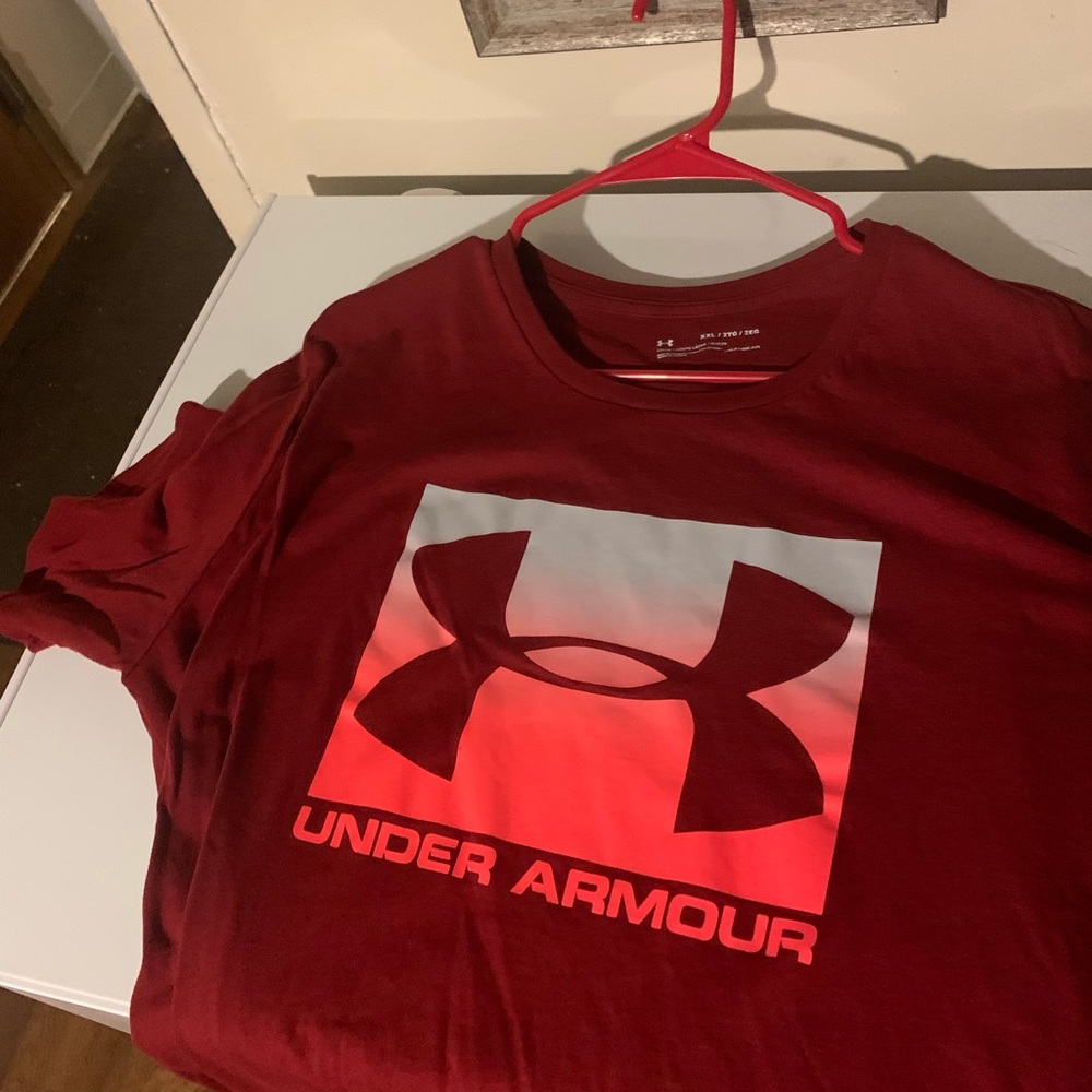 Under Armor t shirt only worn a few times